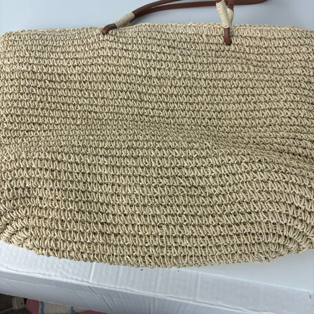 Issac Mizrahi/New York colorful straw tote bag w/matching straw clutch